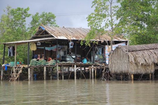Cà[-]Mau:[-]Độc[-]đáo[-]cảnh[-]lấy[-]sông[-]làm[-]mặt[-]tiền[-]nhà